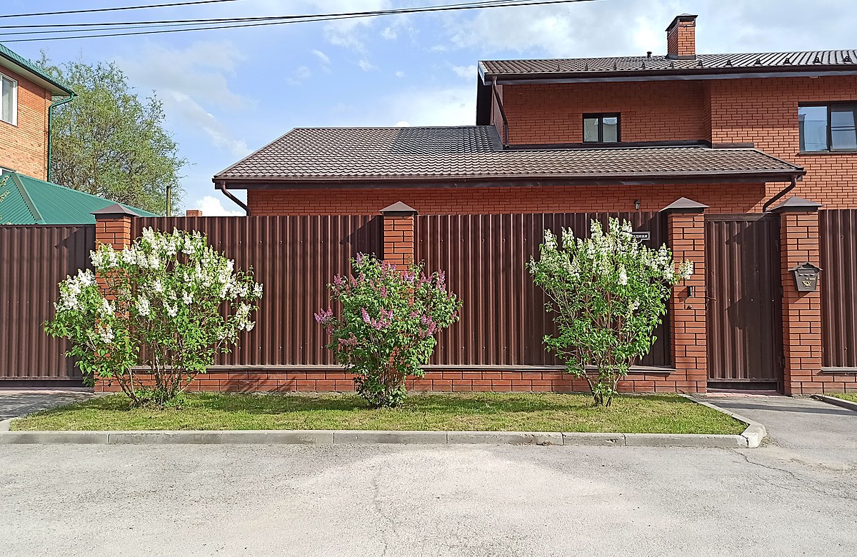 Architectural gate and residential project