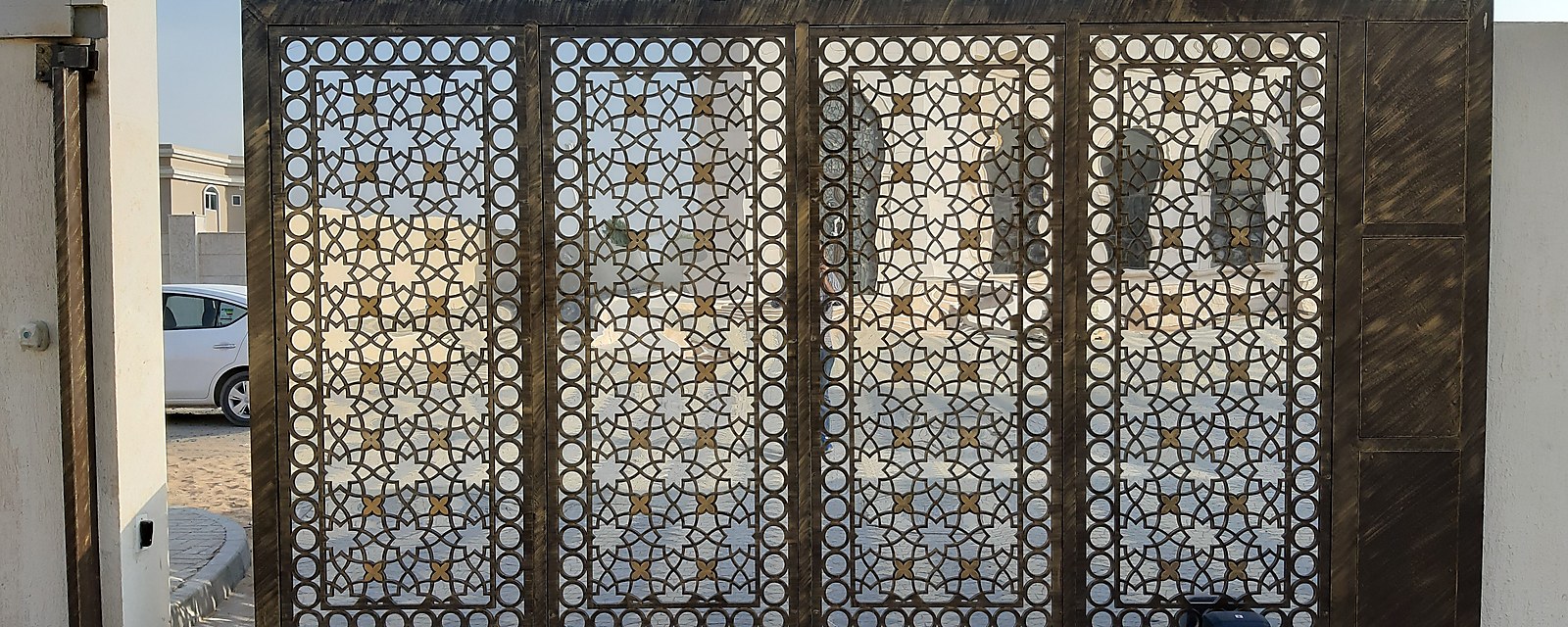 Decorative sliding gate